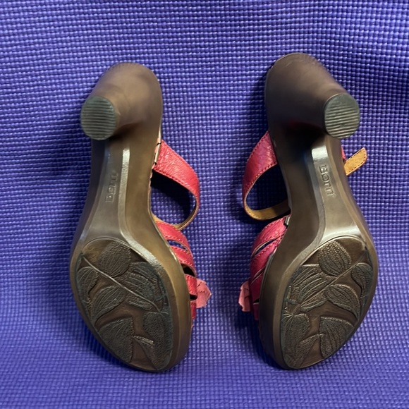 LOVIN BORN RED FLOWER SANDALS - Picture 4 of 4